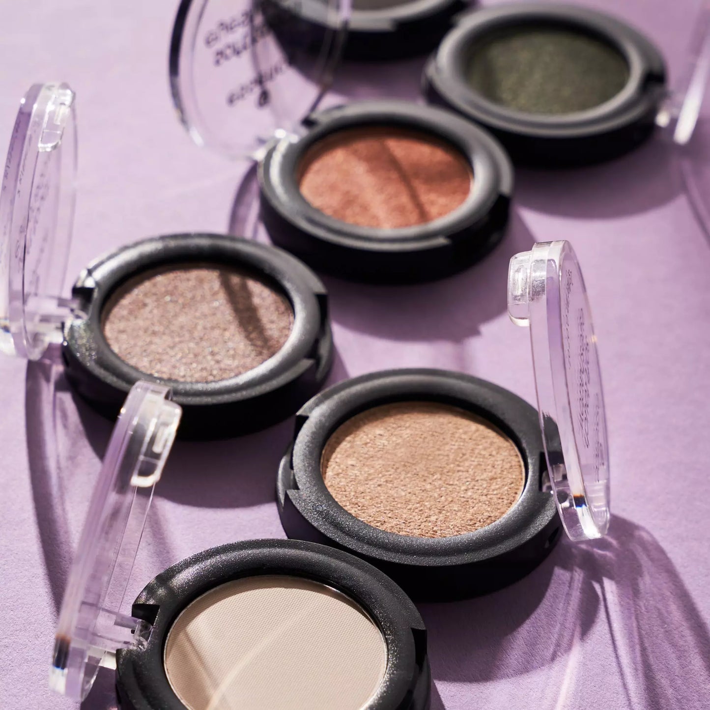 Essence soft touch eyeshadow 05 secret woods