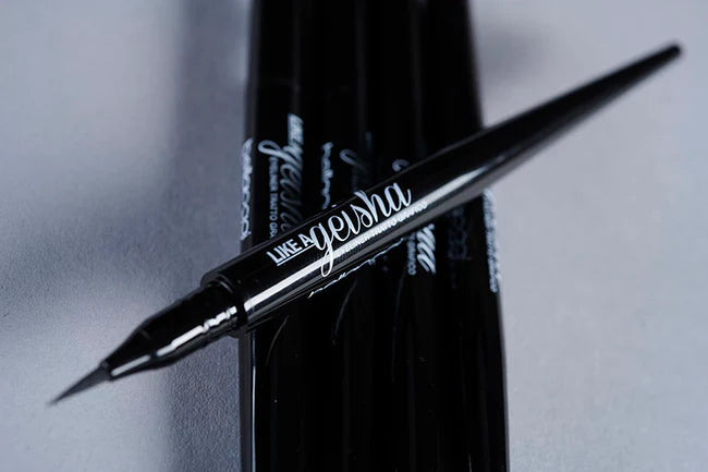 BellaOggi Calligraphic Trait Eyeliner LIKE A GEISHA Black Night
