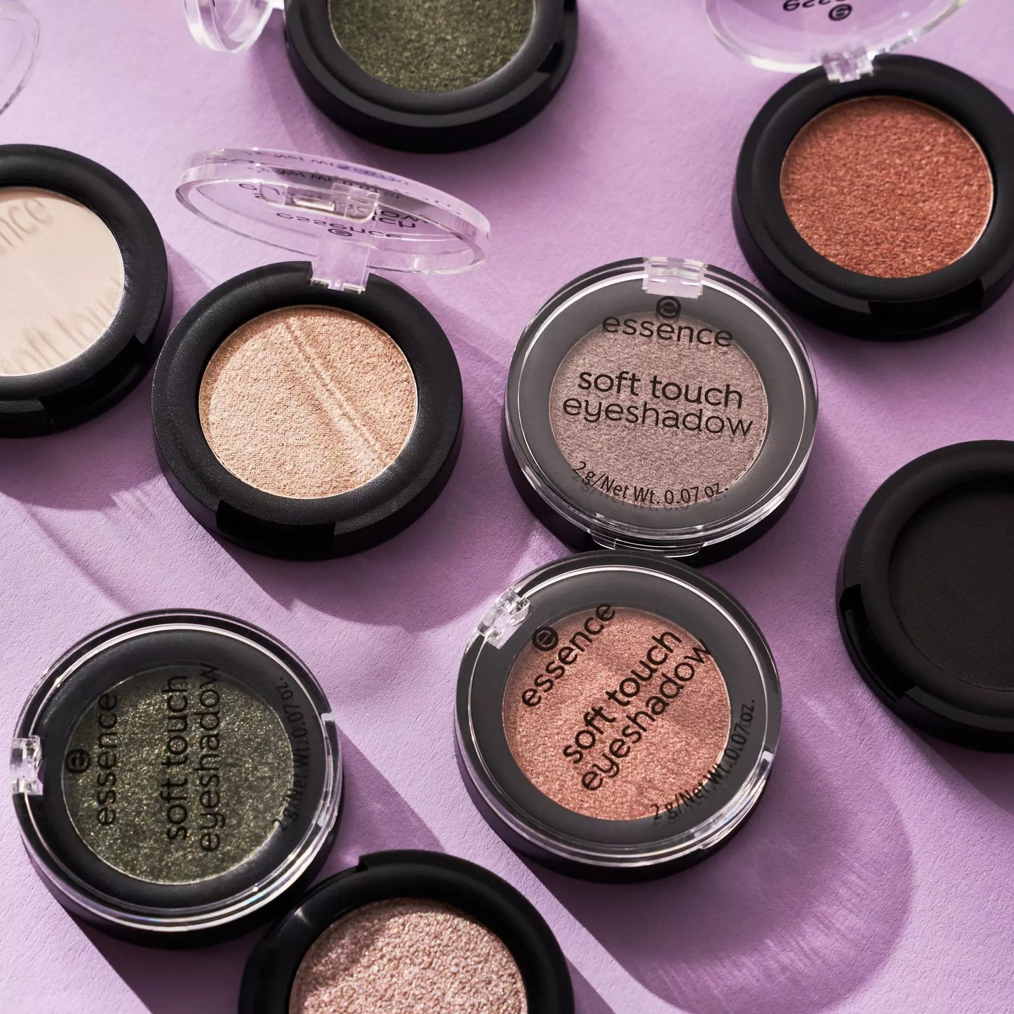 Essence Soft touch eyeshadow 01 the one 