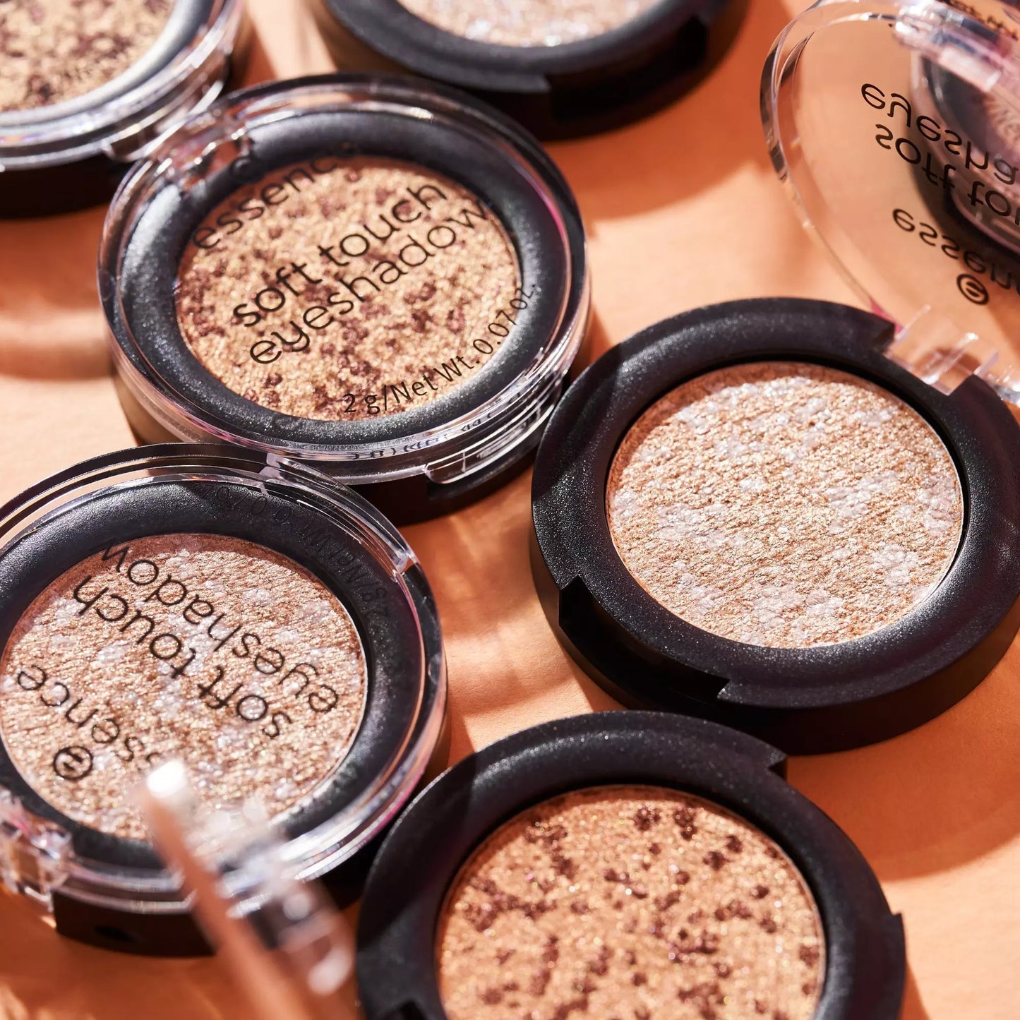 Essence Soft touch eyeshadow 08 cookie jar 