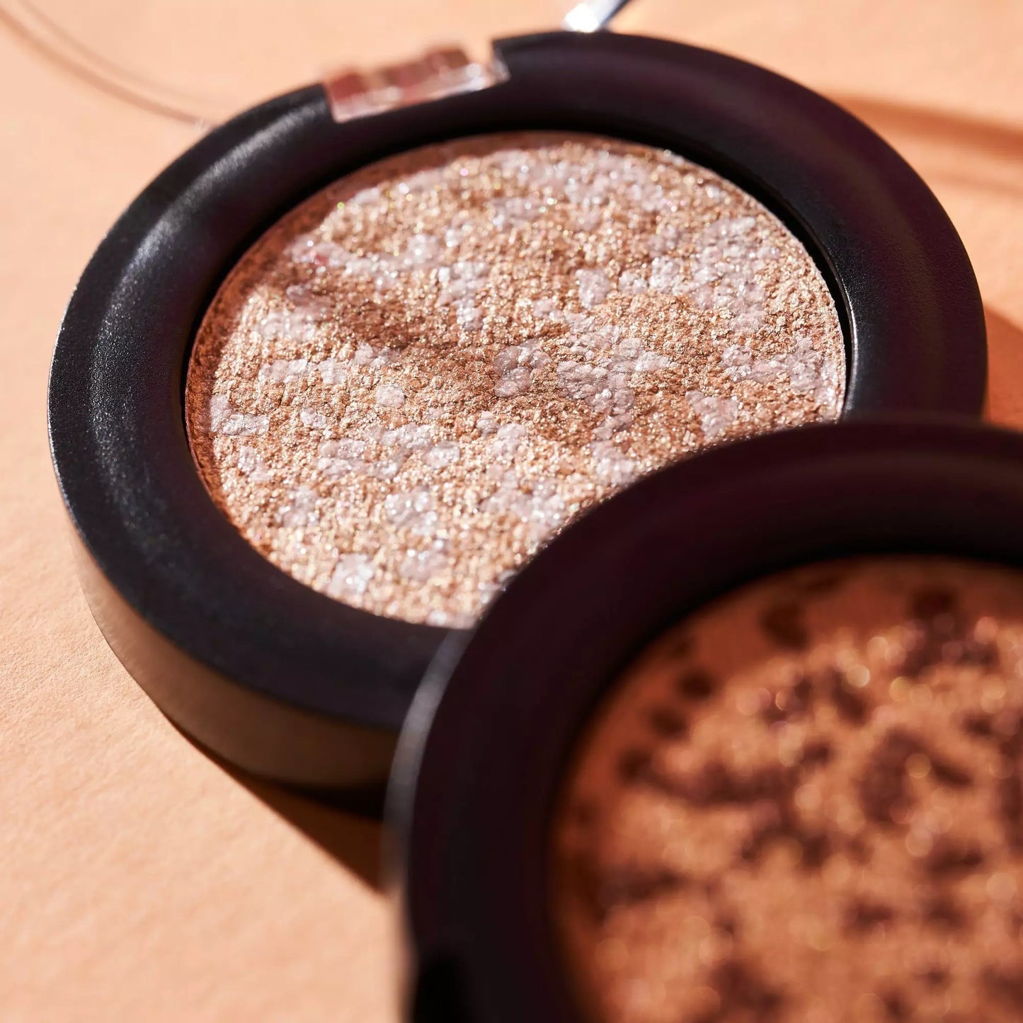 Essence Soft touch eyeshadow 08 cookie jar 