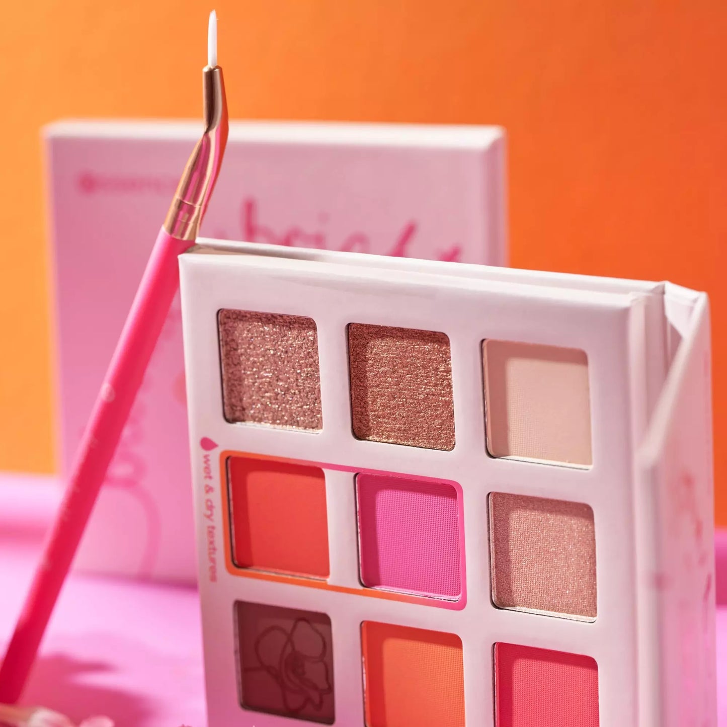 Essence bloomin' bright pennellino a punta fine per eyeliner